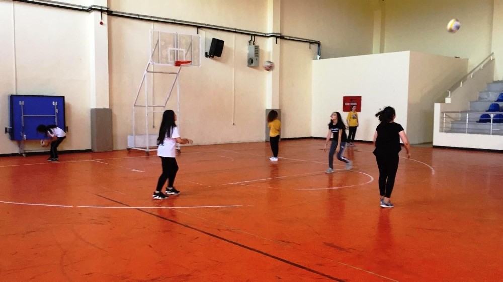 Sarıgöl’de voleybol kursuna ilgi 