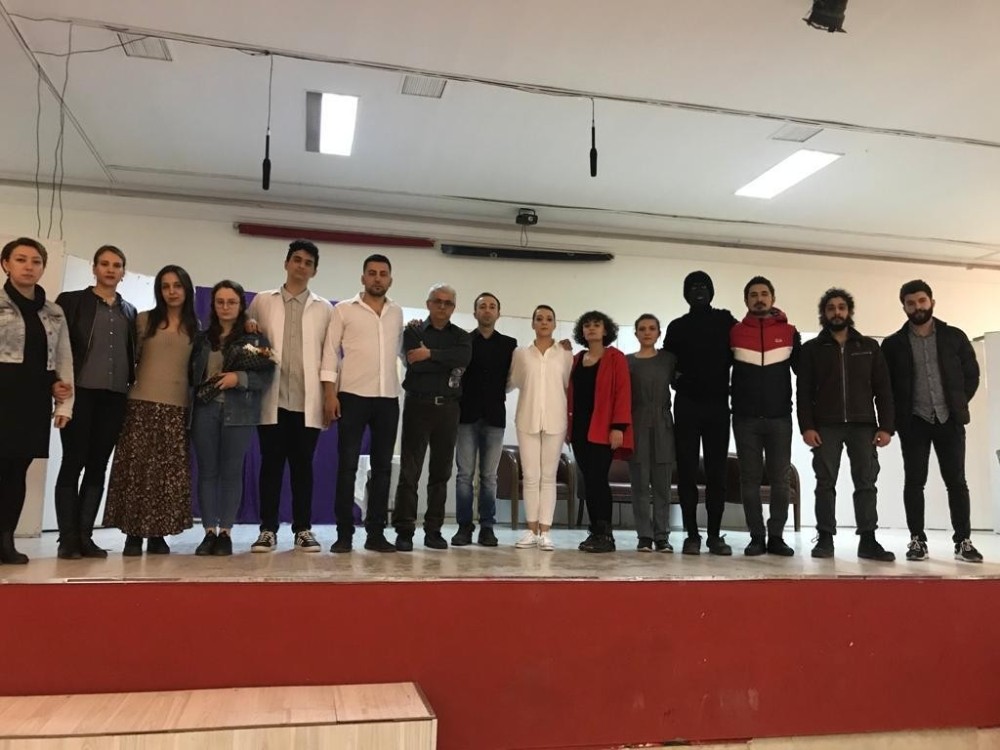 Sarıgöllü gençlerden tiyatro şöleni 