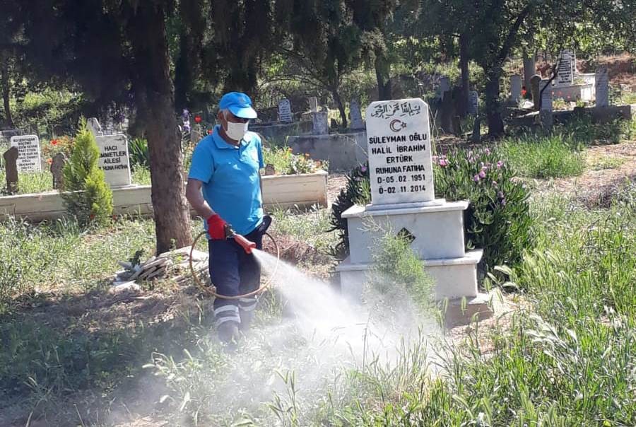 Sarıgöl’ün mezarlıklarında hummalı çalışma 