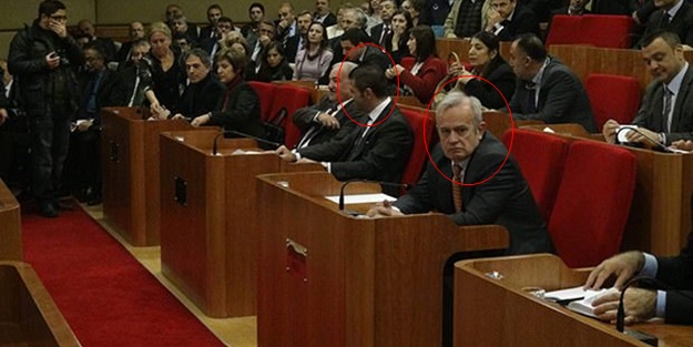 Sarıgül ve İnönü göz göze dahi gelmedi