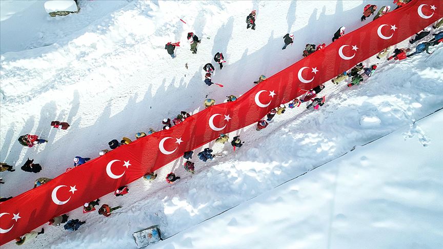 Sarıkamış şehitleri 2 bin 200 rakımlı Sis Dağı'nda anıldı