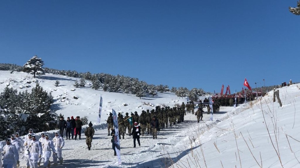 Sarıkamış şehitlerini anma yürüyüşü başladı 
