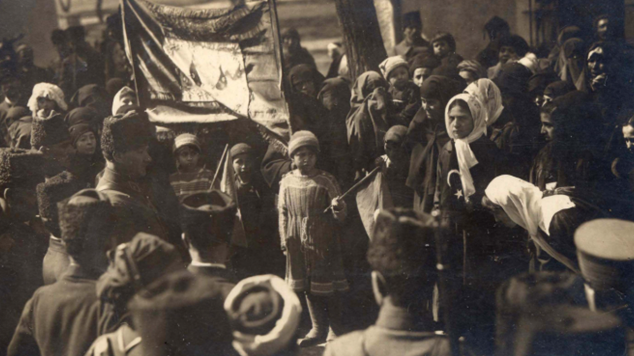 Sarıkla kazandın fötr şapkaya geçtin