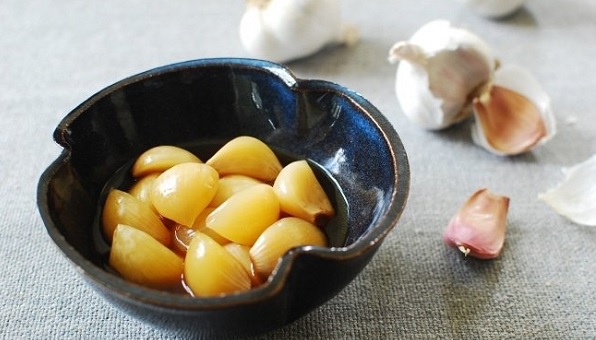 Sarımsak turşusu nasıl yapılır? Ev yapımı sarımsak turşusu tarifi