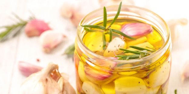 Sarımsak yağı hangi hastalıklara iyi gelir? Kullananlar inanılmaz müthiş buldular: Şifa her yerinden fışkırıyor