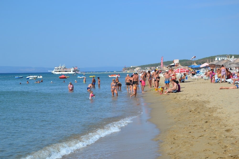 Sarımsaklı plajları Sırp turistlere kaldı 