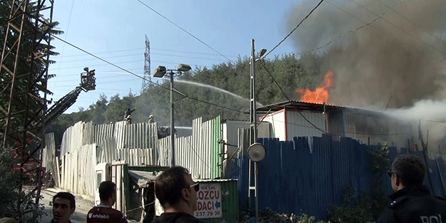 Sarıyer Ayazağa'da bir kağıt deposunda yangın