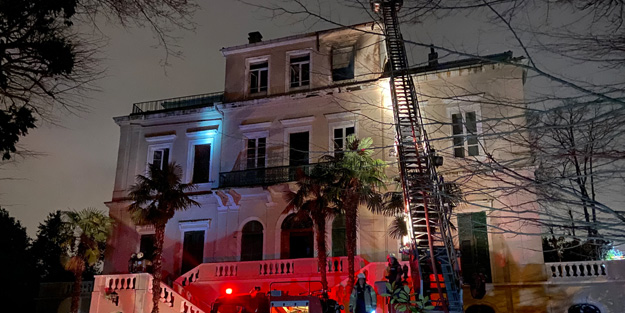 Sarıyer’de 3 katlı köşkte korkutan yangın