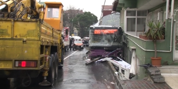 Sarıyer'de halk otobüsü dehşeti kamerada