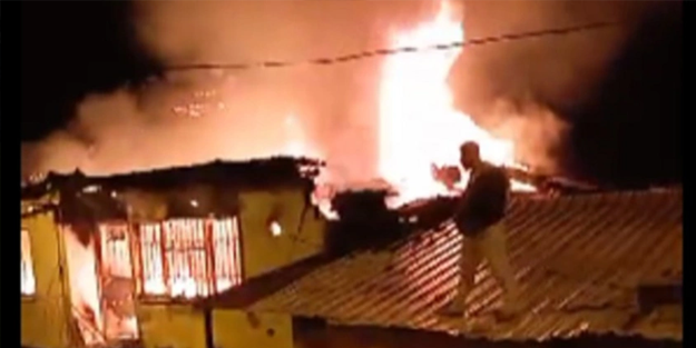 Şarj aletini prizde bıraktı, iki katlı ev kül oldu!