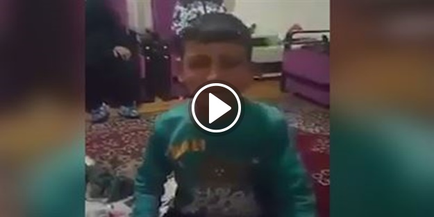 Şarkı söylerken kendini gaza getirip ağlayan çocuk