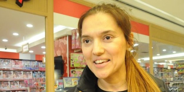 Şarkıcı Demet Akalın'dan yine garip bir sosyal medya paylaşımı!