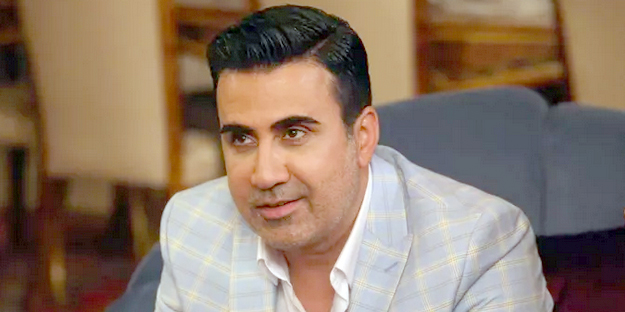 Şarkıcı Emrah'tan bir garip hareket daha!