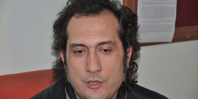 Şarkıcı Kıraç’tan şaşırtan çıkış! “İngilizce eğitim kalkmalı”