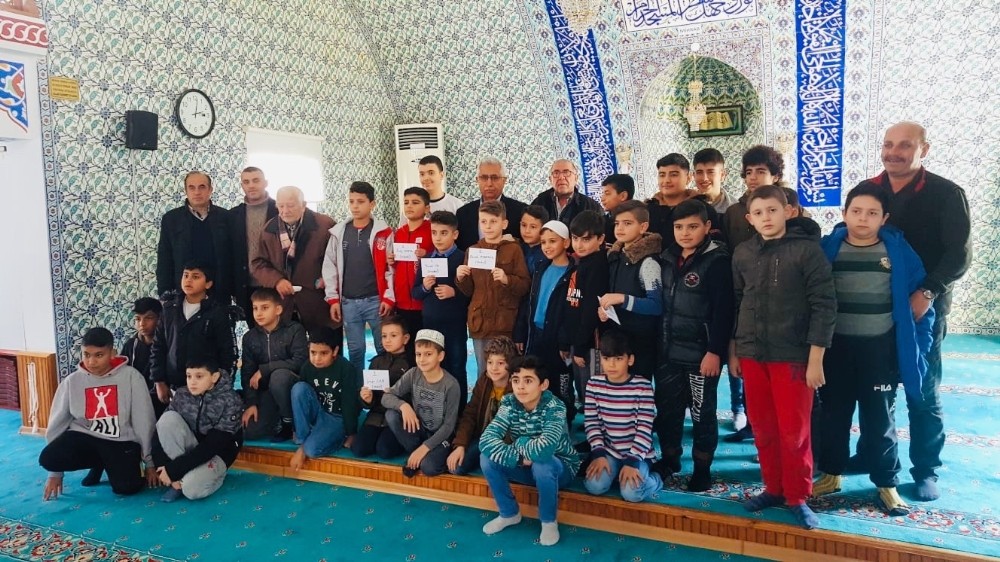 Şarköy’de camiye koşan tüm çocuklar ödüllendirildi 