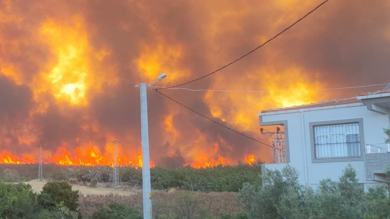 Şarköy’de Orman Yangını Yerleşim Alanlarını Tehdit Ediyor