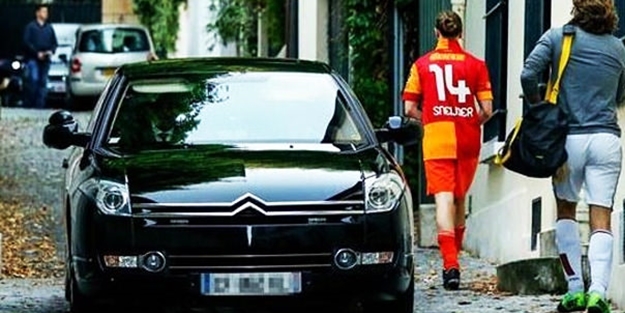 Sarkozy'nin oğlu G.Saray formasıyla!