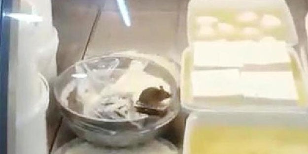 Şarküteride müşteriyi şoka sokan görüntü!