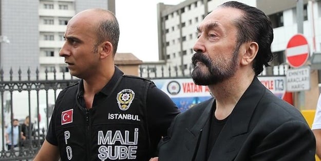 Şarlatan Adnan Oktar'dan mahkemede rezil savunma: Mini etekli olanlar da namaz kılabilir