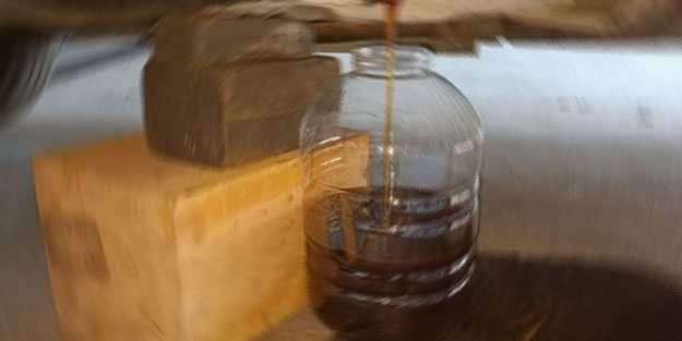 Artvin'de yolcu minibüsünün yakıt deposunda kaçak bal ele geçirildi