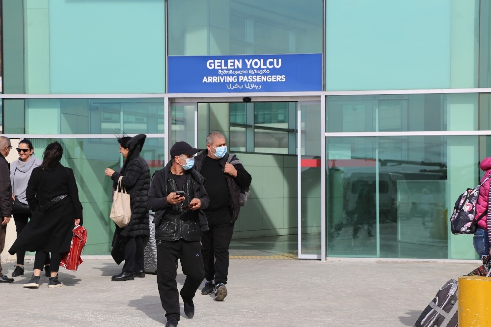 Sarp Sınır Kapısı’nda korona virüsü nedeniyle tedbirler arttırıldı 