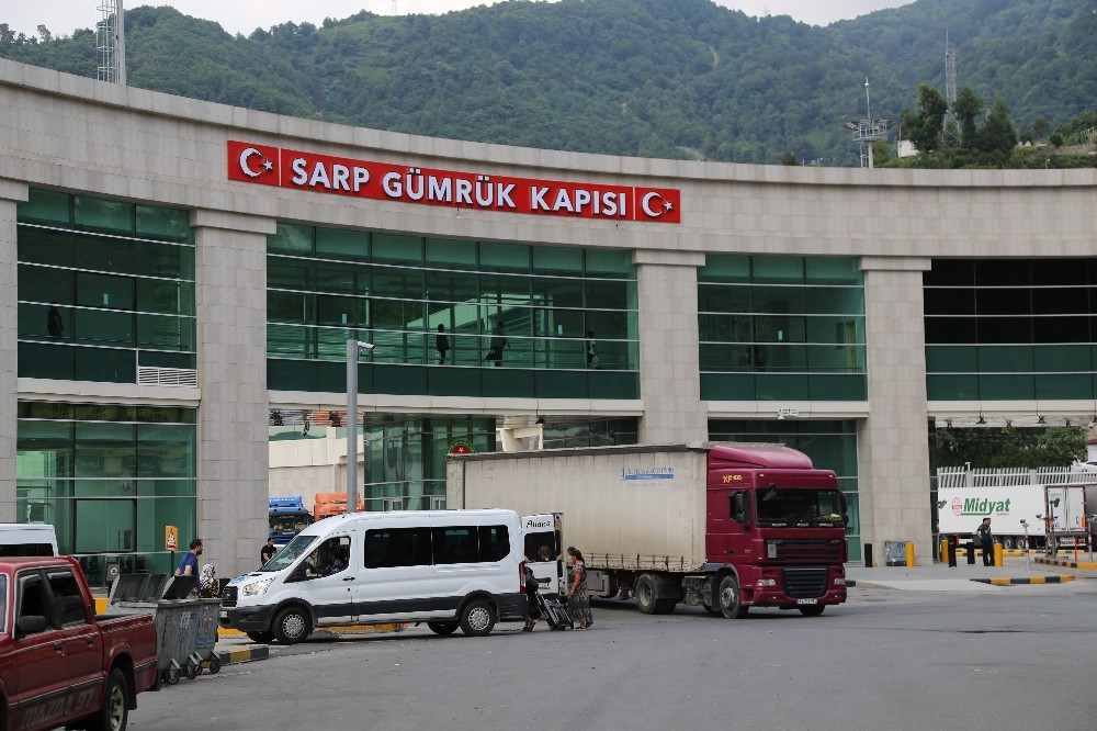 Sarp Sınır Kapısı’ndan 2019 yılında 6 milyon 796 bin 726 yolcu giriş-çıkış yaptı 