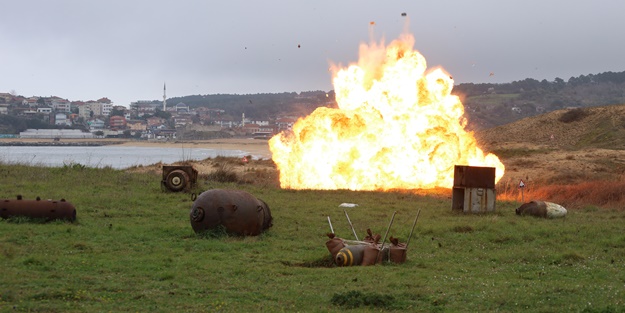 SAS komandoları yerli silahlarla imha etti... Nefes kesen anlar