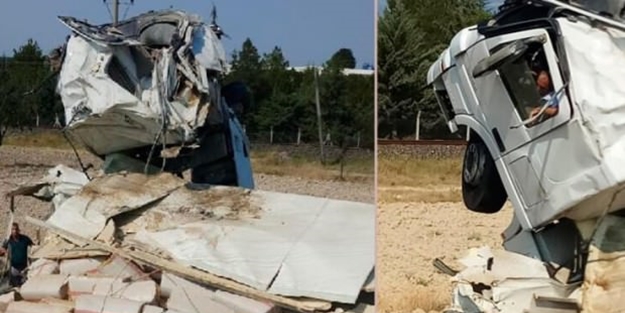 TIR kazasında şaşırtan görüntü!