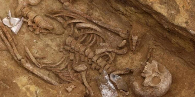 Şaşkına çeviren keşif: Paris tren istasyonunda antik nekropolde binlerce yıllık tarihi mezarlar keşfedildi!