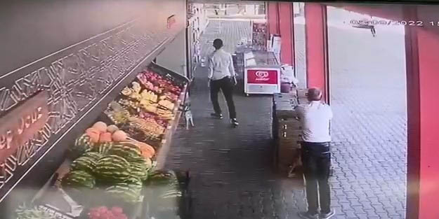 Şaşkınlık veren olay! Kendini bir anda aracın önüne attı