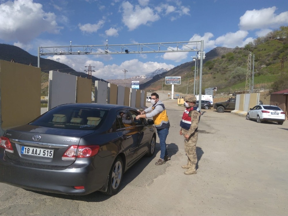 Sason’da bir bina karantinaya alındı 
