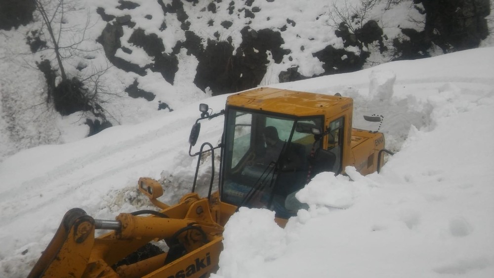 Sason’un en ücra köyünün yolu 30 saatlik çalışmayla ulaşıma açıldı 