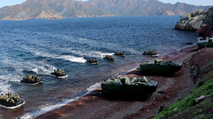 SAT Komandoları çıkartma yapıyor! Yunanistan'a gönderme