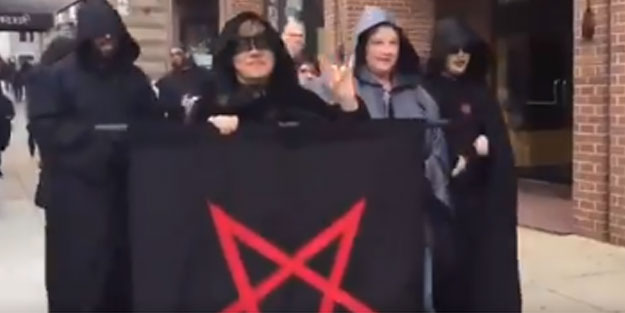 Satanistler de sokağa çıktı