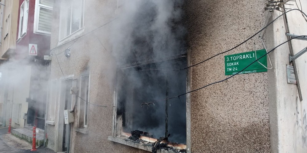 Satılığa çıkarılan müstakil ev alev alev yandı 