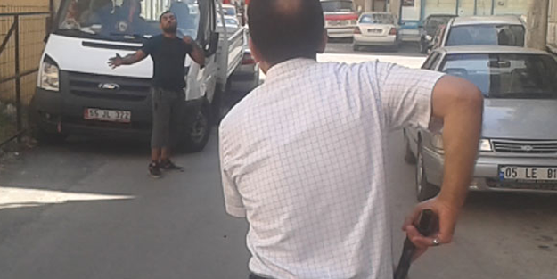 Satırı boğazın dayayıp intihara kalkıştı!