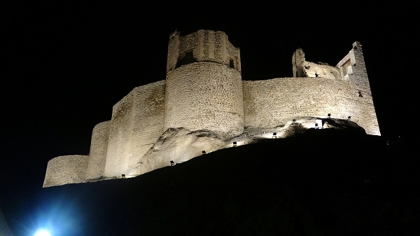 Şato planlı tarihi kale göz kamaştırmaya başladı