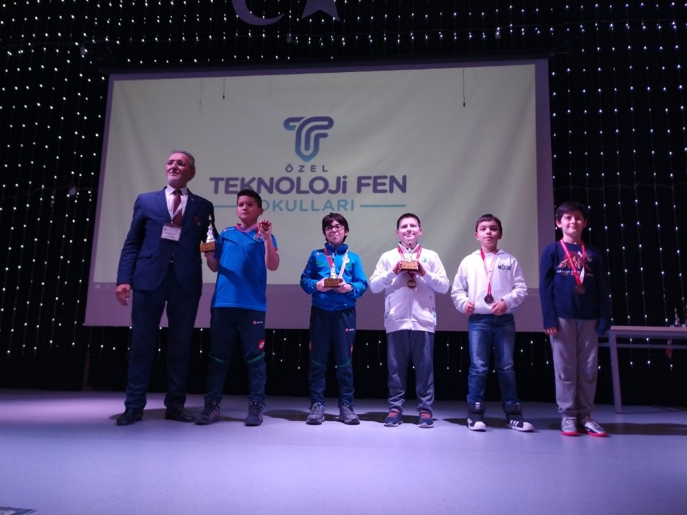 Satranççılar kupalara doymuyor 