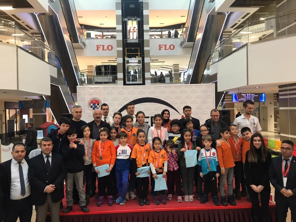 Satrancın Küçük Ustaları KAYSERmall‘ de Kıyasıya Mücadele Etti 