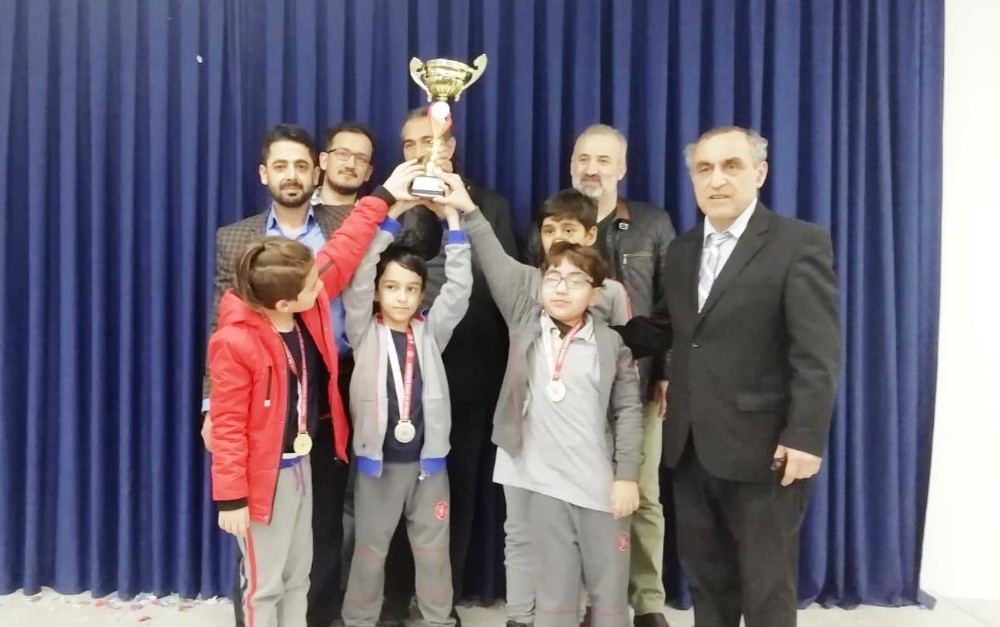 Satrançta 69 takım arasından il birincisi oldular 