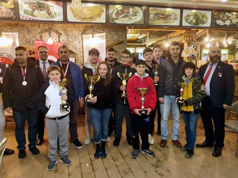 Satrançta şampiyon Menteşeli sporcular oldu 