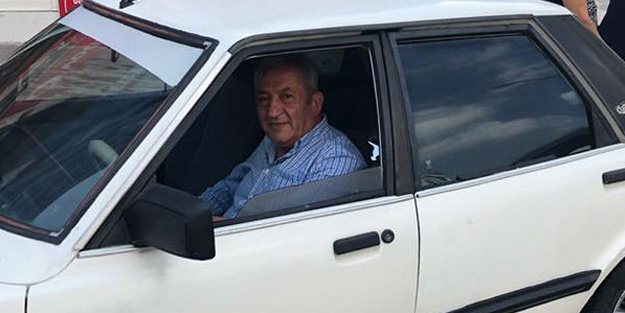 Sattığına pişman olduğu arabasına 30 yıl sonra kavuştu