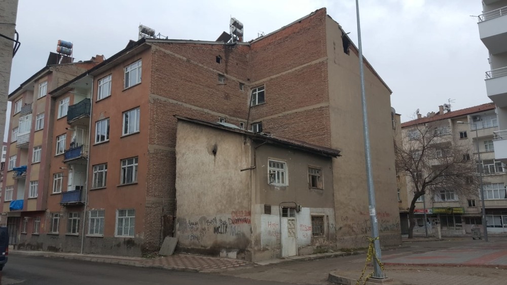 SAÜ, Elazığ Depremi Araştırma Grubu hasar ön değerlendirmesini yaptı 