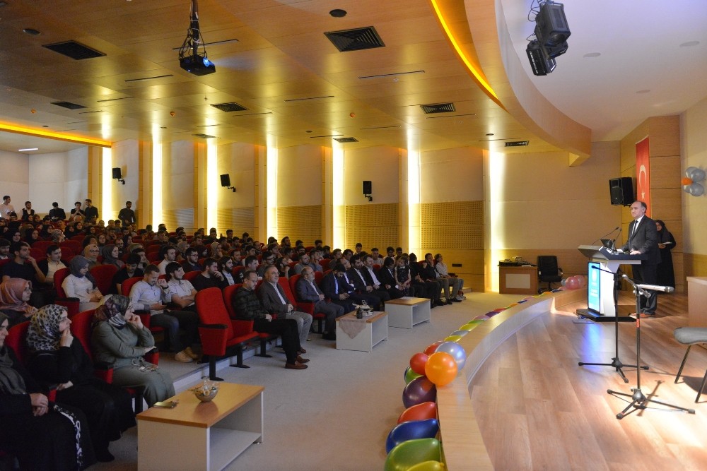 SAÜ İlahiyat Fakültesi Hazırlık Sınıfları Yıl Sonu Programı gerçekleştirildi 