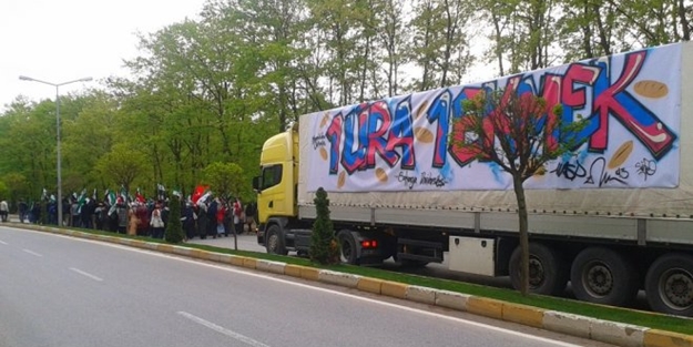 Üniversite öğrencilerinden 2 TIR yardım