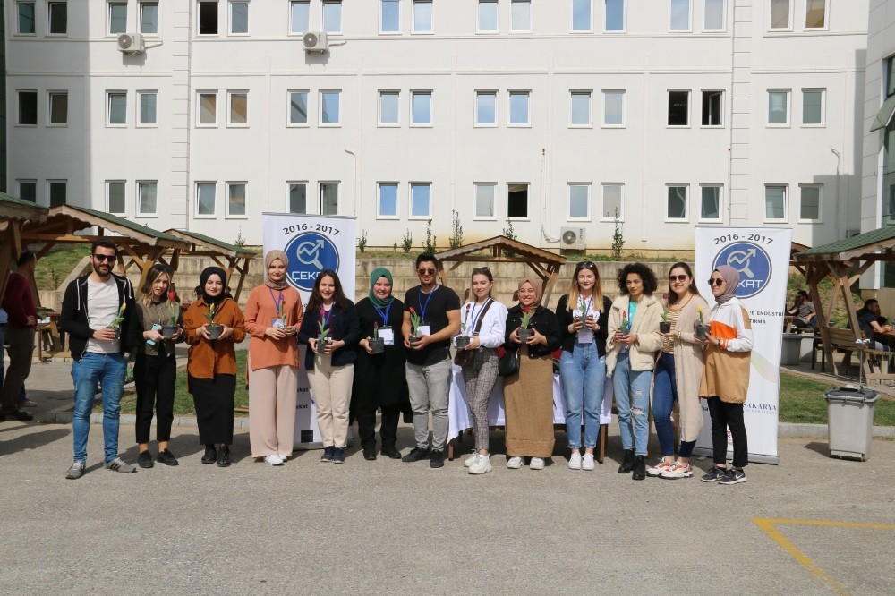 SAÜ’de Kadınlar Günü fidan dikimi ile kutlandı 