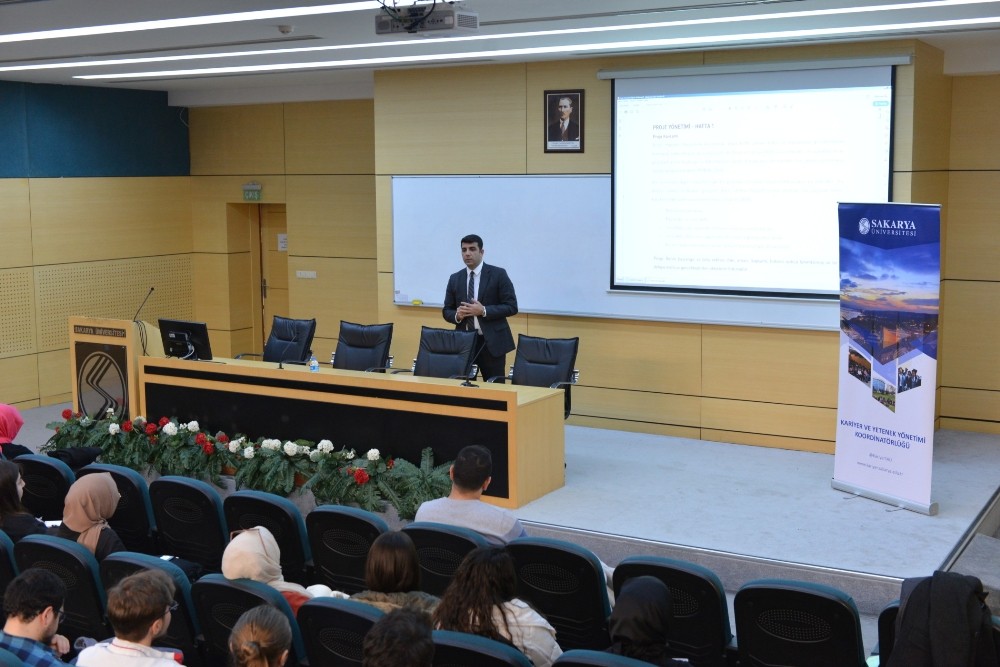 SAÜ’de, Proje Yönetimi başlıklı eğitim konferansı düzenlendi 