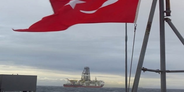 Savaş gemileri eşliğinde Kocaeli'ne geldi