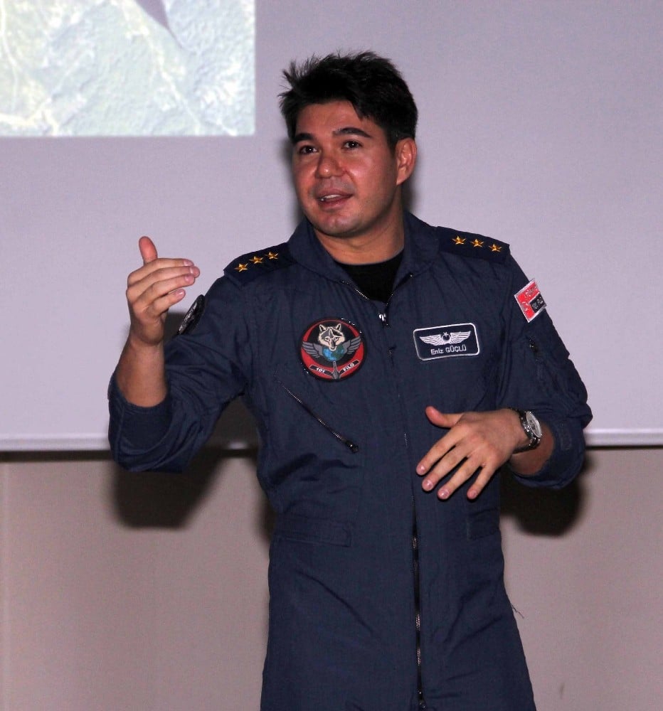 Savaş pilotu Yüzbaşı Güçlü: 