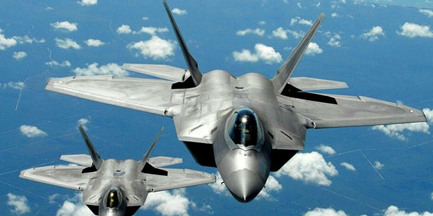 Savaş uçakları yolcu uçağını taciz etti! Dehşet anları kameraya yansıdı